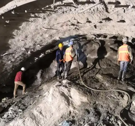 沐川隧道拱顶带模注浆料，微膨胀注浆料的特点及施工工艺